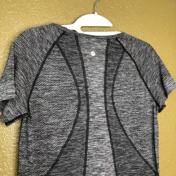 Zella Womens Top Size M Short Sleeve Gray Active Workout Athleisure Top - Picture 7 of 8